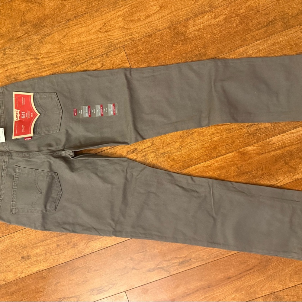 Levi's - Picture 4 of 5